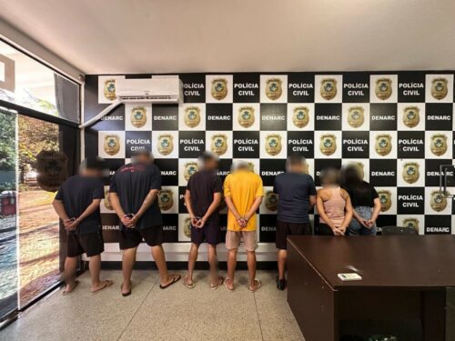 Polícia prende família