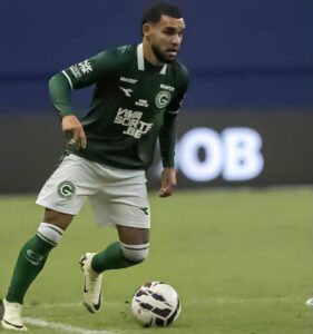 Moraes volta ao time titular