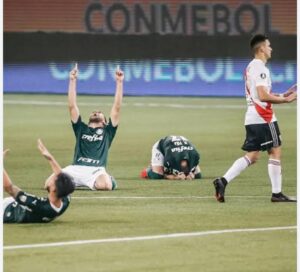 Palmeiras comemora vitória em Buenos Aires
