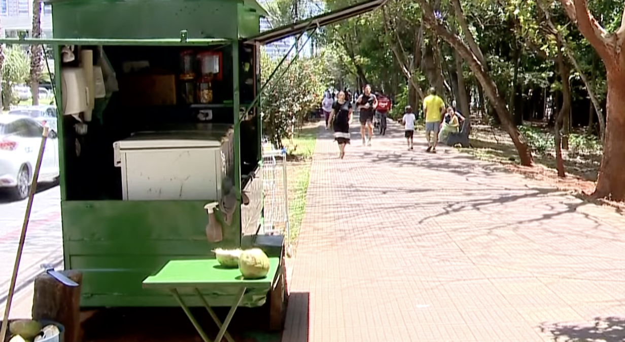 Mabel reconhece erro da Prefeitura ao “mexer com vendedor de coco” e promete novas regras de abordagem