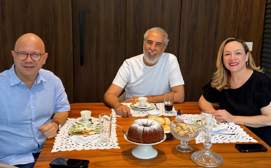 Olavo Noleto, José Eliton e Adriana Accorsi: encontro foi realizado na casa do ex-governador