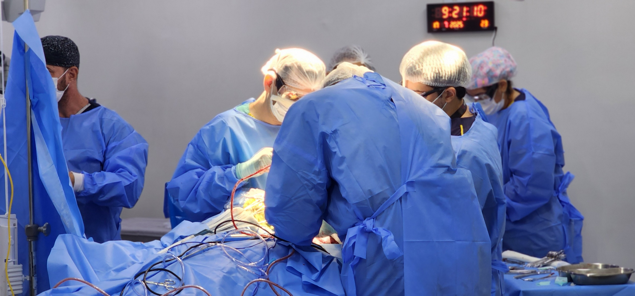 Hospital de Urgências de Goiás realiza primeira cirurgia de aneurisma cerebral e amplia capacidade em neurocirurgia