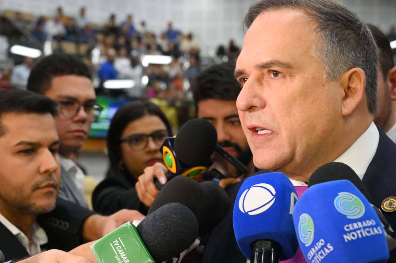 Mabel se nega a responder vereadores e deixa Câmara durante prestação de contas