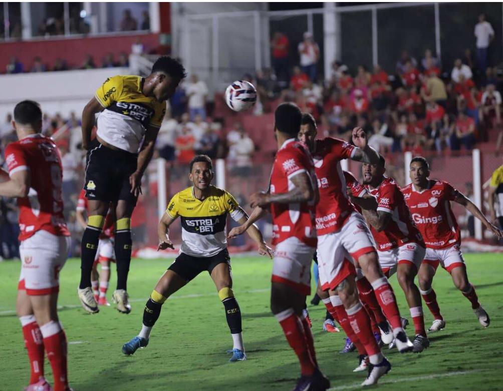 Vila sai na frente, mas cede o empate