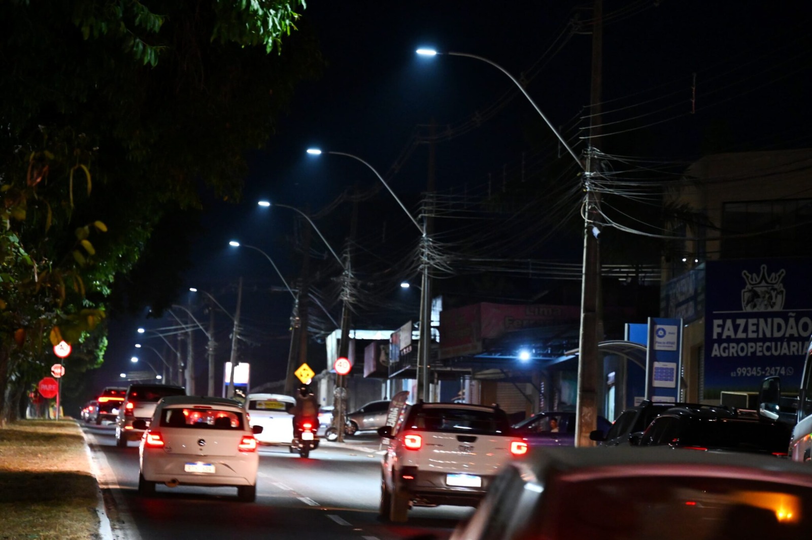 Brilha Goiânia funciona 24h e garante resposta rápida às trocas de lâmpadas