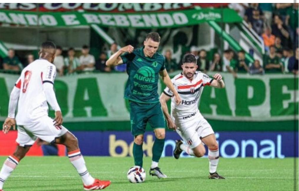 Empate da Chape beneficia o Goiás