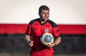 Umberto Louzer também já trabalhou mo adversário