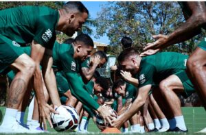 Jogadores do Goiás se preparam para as decisões que restam no campeonato