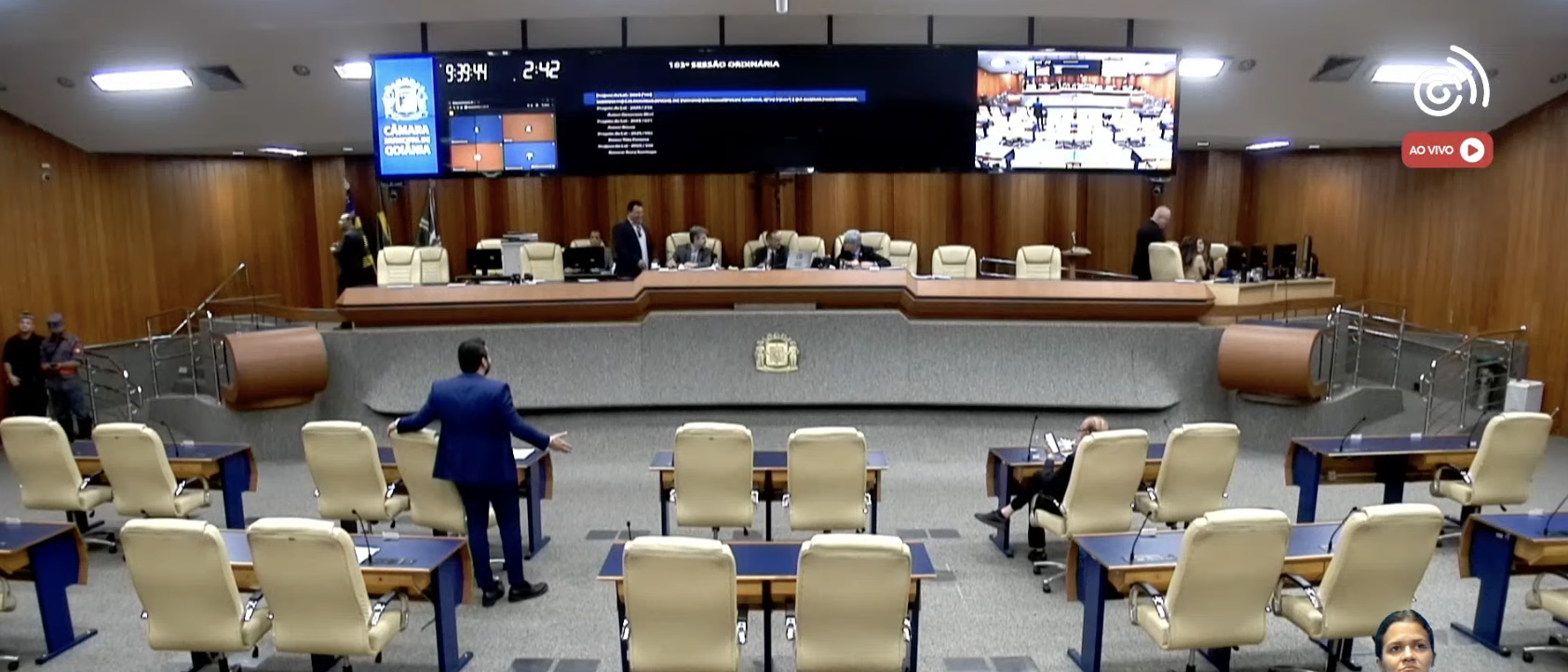 Sessão da Câmara de Goiânia é encerrada em cerca de 20 minutos por falta de quórum; mudança para novos gabinetes teria esvaziado o plenário.
