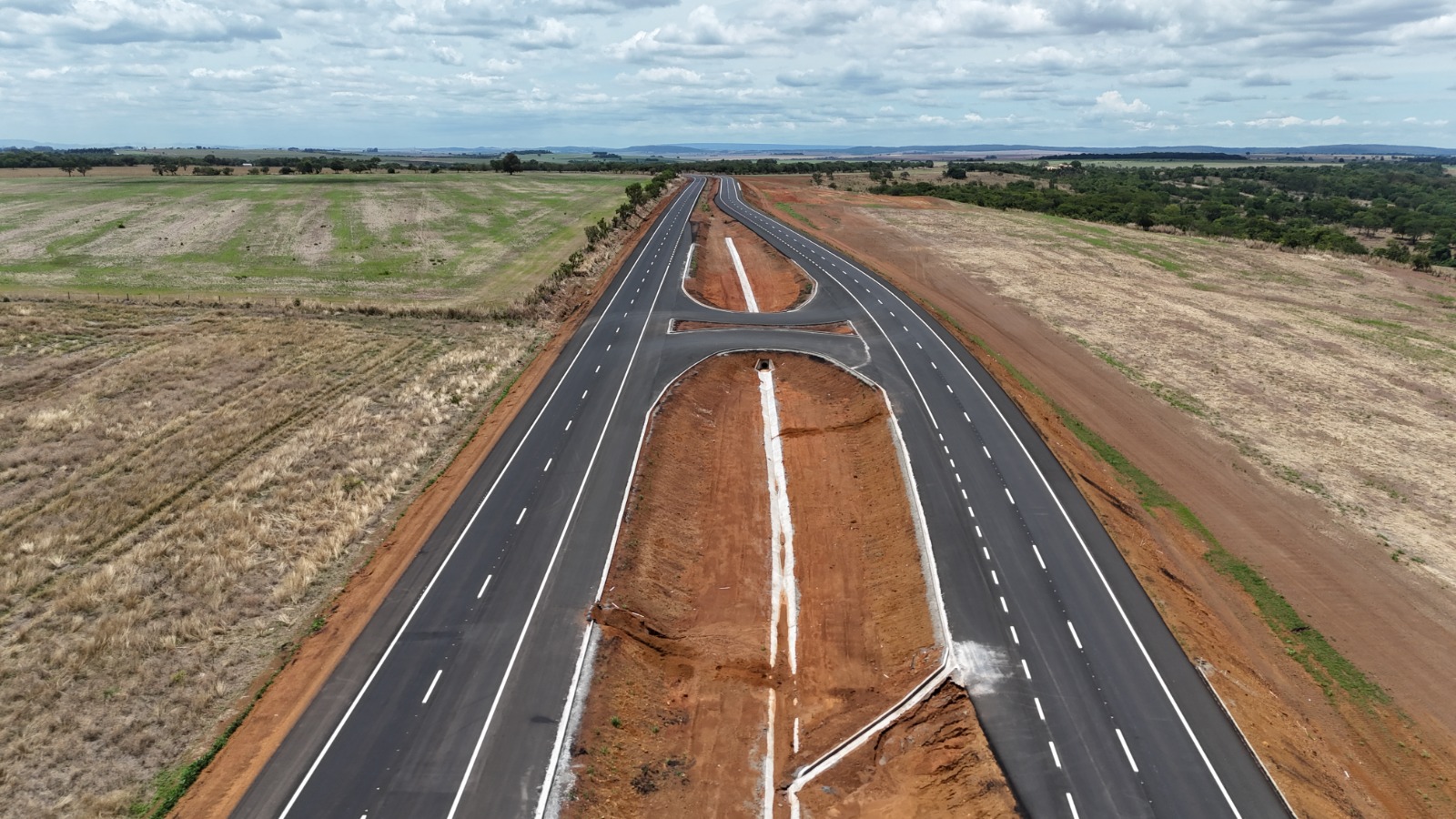 Caiado e Daniel lideram pacote com 70 obras simultâneas e R$ 3,7 bilhões de investimentos