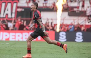 Volante Castro, o primeiro a deixar o Dragão