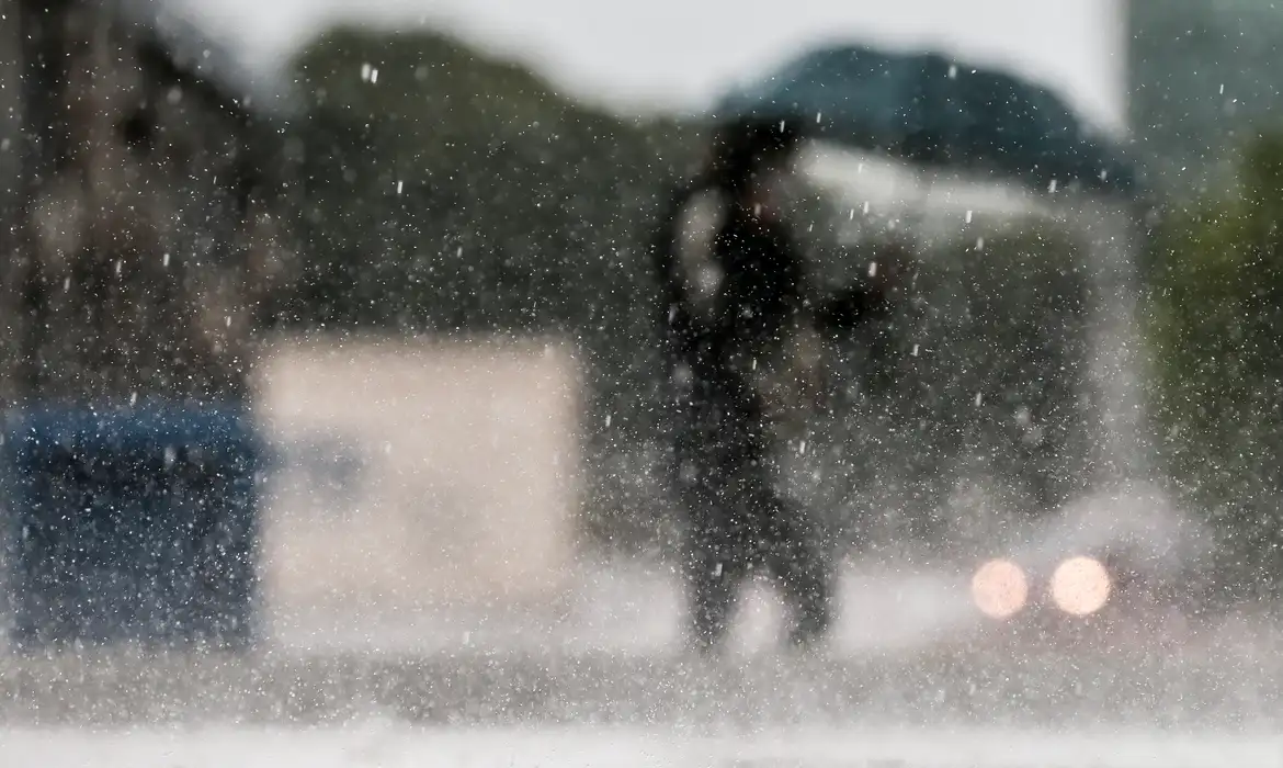 frente fria tempestade