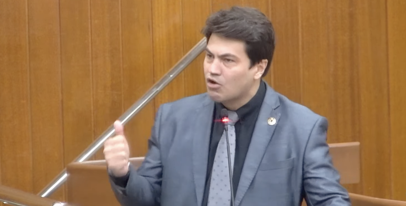 Justiça manda retirar vídeos com IA contra Mabel e impõe derrota a Igor Franco