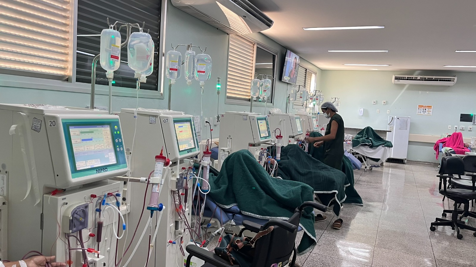 Abertura de terceiro turno de hemodiálise na Santa Casa permite que 70 pacientes saiam da fila de espera