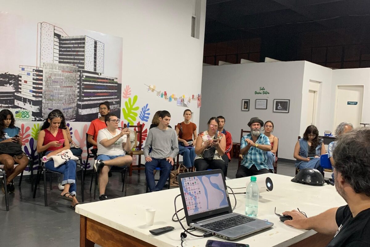 oficinas gratuitas escola de artes visuais