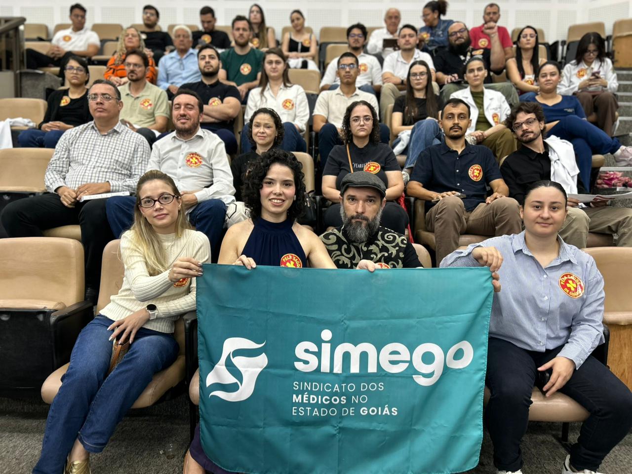 Médicos na galeria da Câmara em pressão a vereadores contra corte de honorários