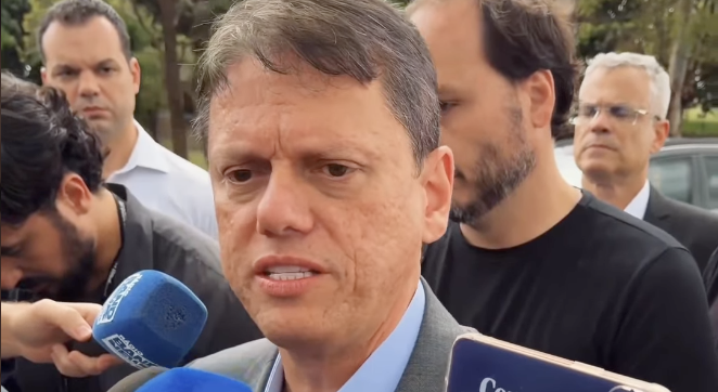 Tarcisio visita Bolsonaro