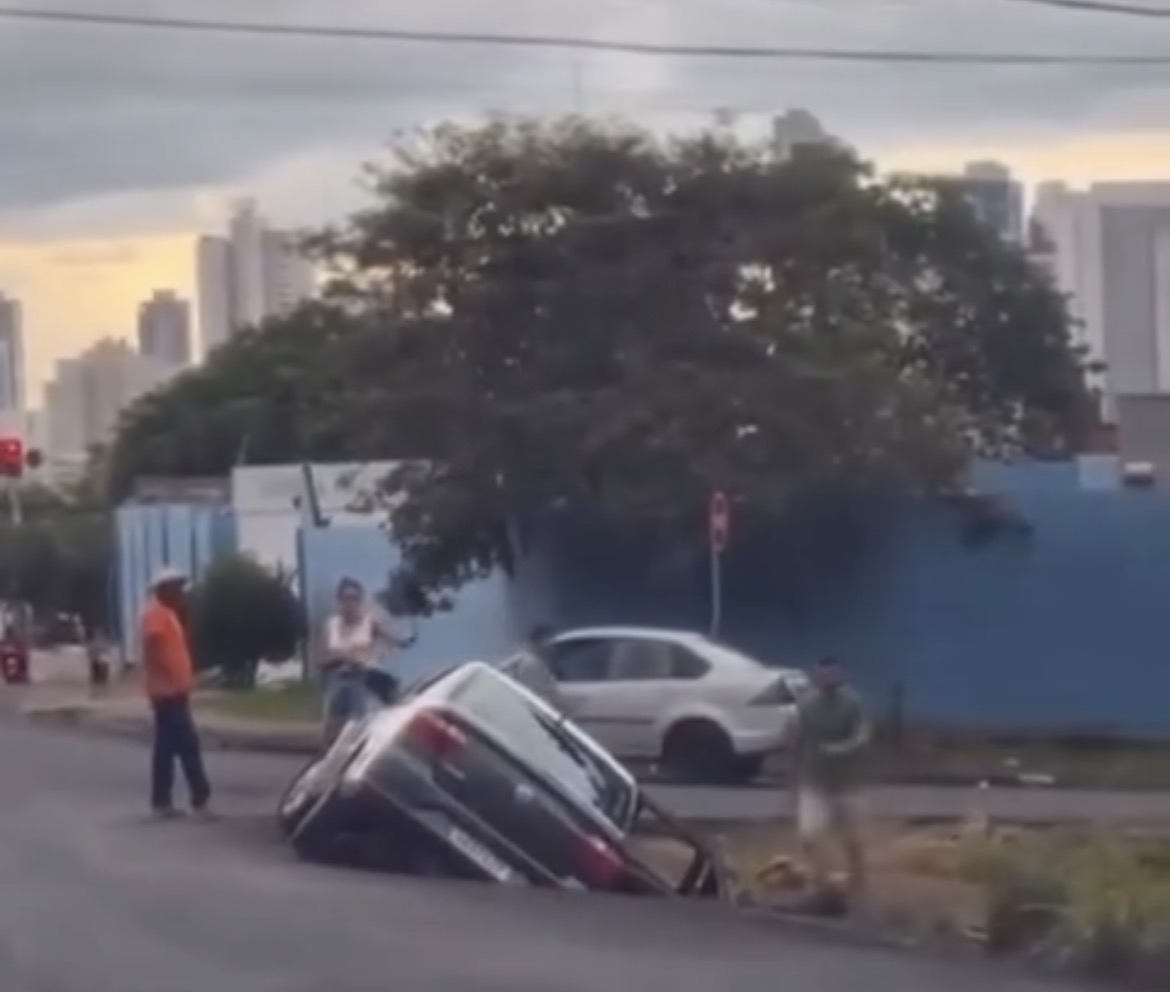 Carro erosão Pedro Ludovico
