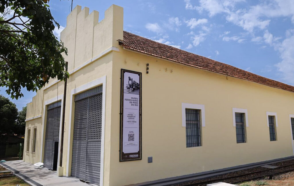 Cinema Pires do Rio