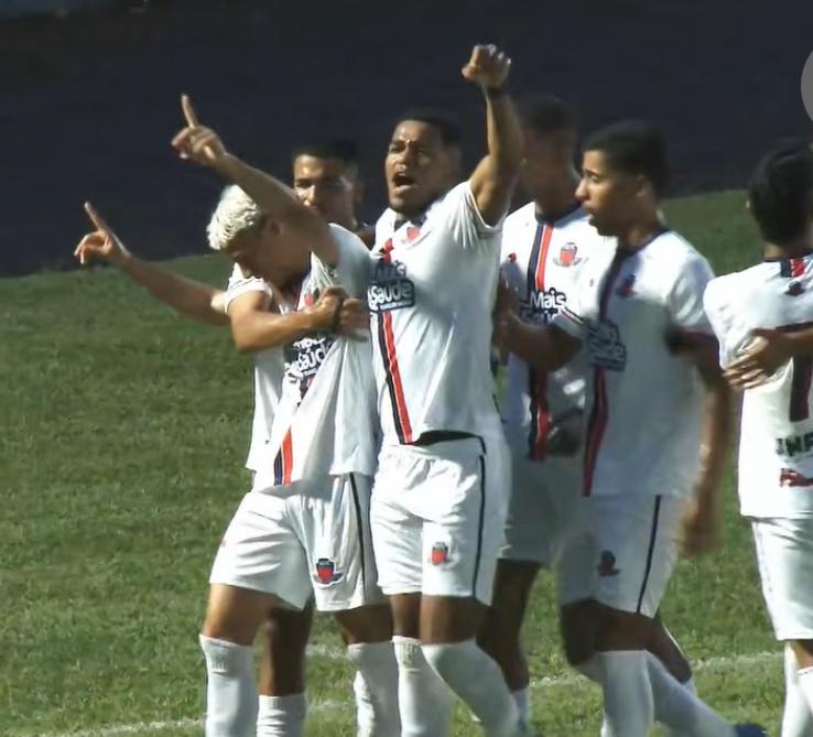 Jogadores do Guanabara City comemoram gol da vitória contra a Tuna Luso - Reprodução