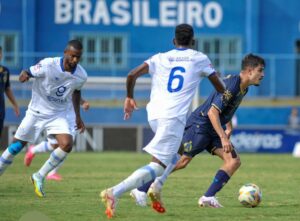 Primeira vitória da Aparecidense: 4 x 1 no Goiatuba
