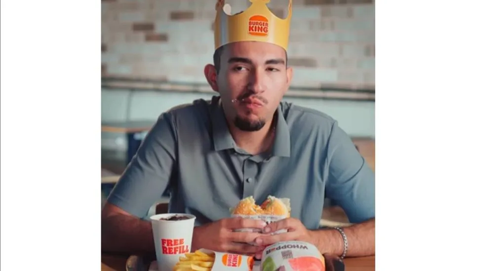 Jovem abandonado no Pico Paraná vira estrela de campanha do Burger King
