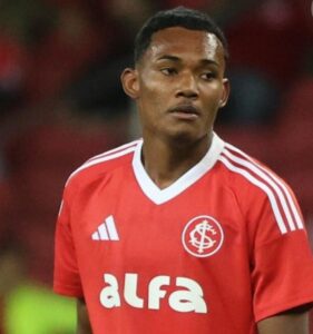 Raikkonem, da base do Goiás, deve ser contratado em definitivo pelo Inter