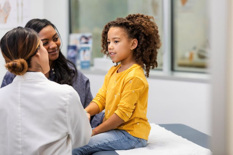 infecção crônica pela hepatite C em crianças pode gerar complicações quando forem adultas, como cirrose ou câncer. Foto: GettyImages