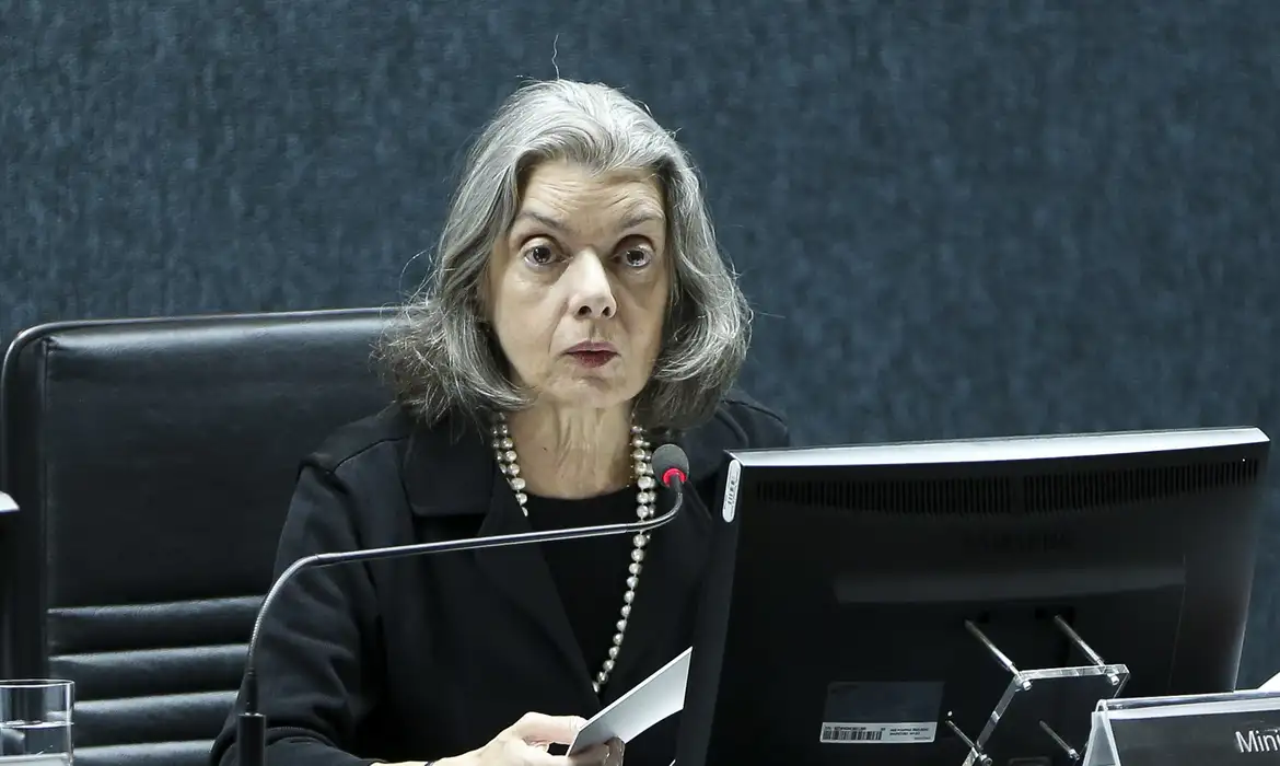 Cármen Lúcia