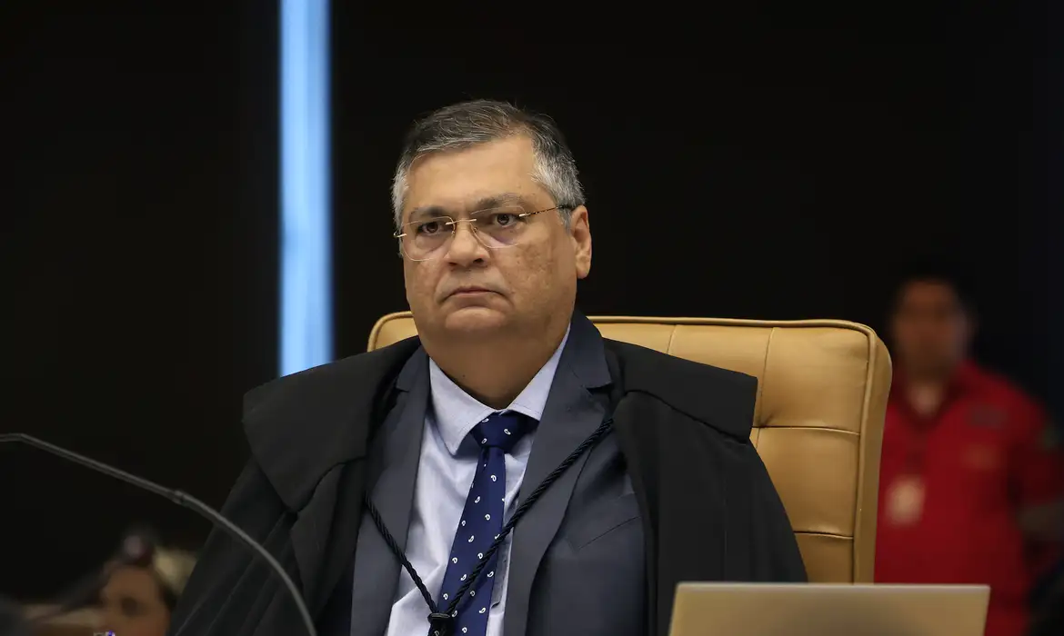 Dino penduricalhos