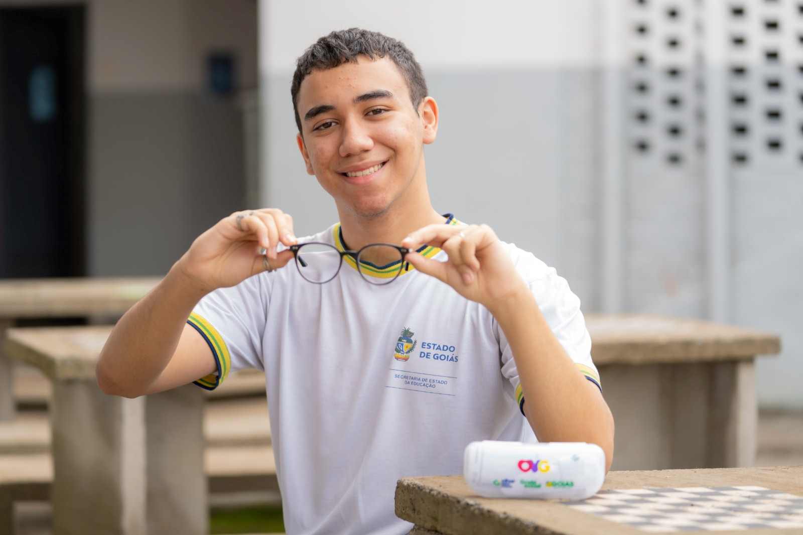 Alunos da rede pública estadual recebem óculos de grau do Programa Olhar para Todos, por meio do Goiás Social - Divulgação