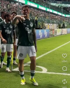 Diego Caito comemora o gol da vitória