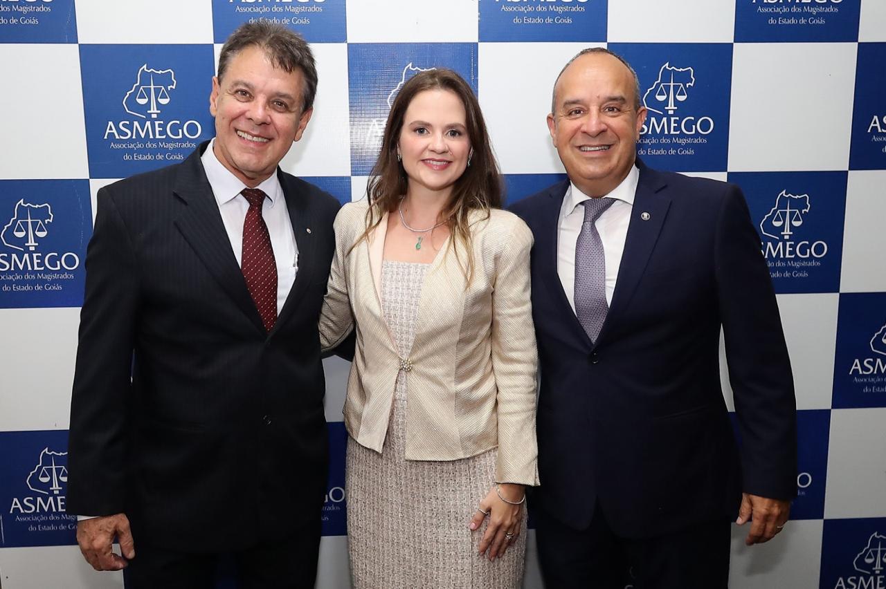 Nathália Arantes assume a presidência da ASMEGO