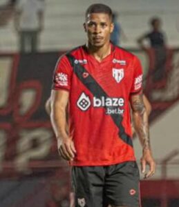 Tito, um dos zagueiros do Atlético