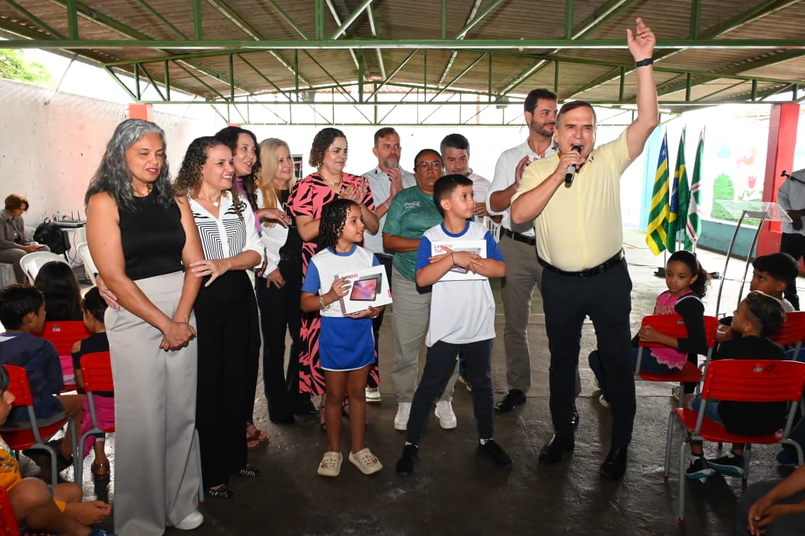 Participaram da cerimônia vereadores, gestores escolares e representantes das unidades participantes, além de alunos e professores envolvidos nas ações de coleta seletiva. O projeto terá continuidade ao longo do ano letivo, com novas etapas de mobilização e premiações para incentivar a reciclagem nas escolas da rede municipal.