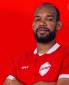 Zagueiro Anderson Jesus fora do jogo contra o Anápolis