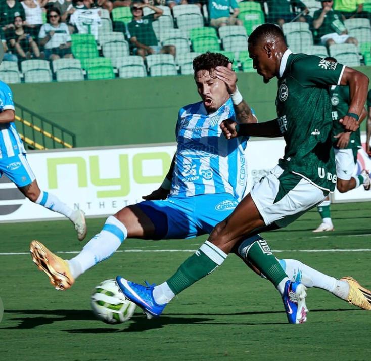 Goiás passa fácil pelo Crac e está na semifinal