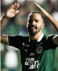 Goiás converte suspensão em multa e garante Anselmo Ramon contra o Gama