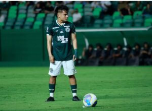 Esli Garcia pode ser titular contra a Anapolina