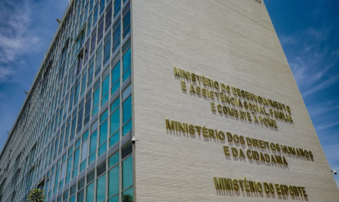ministérios reagem