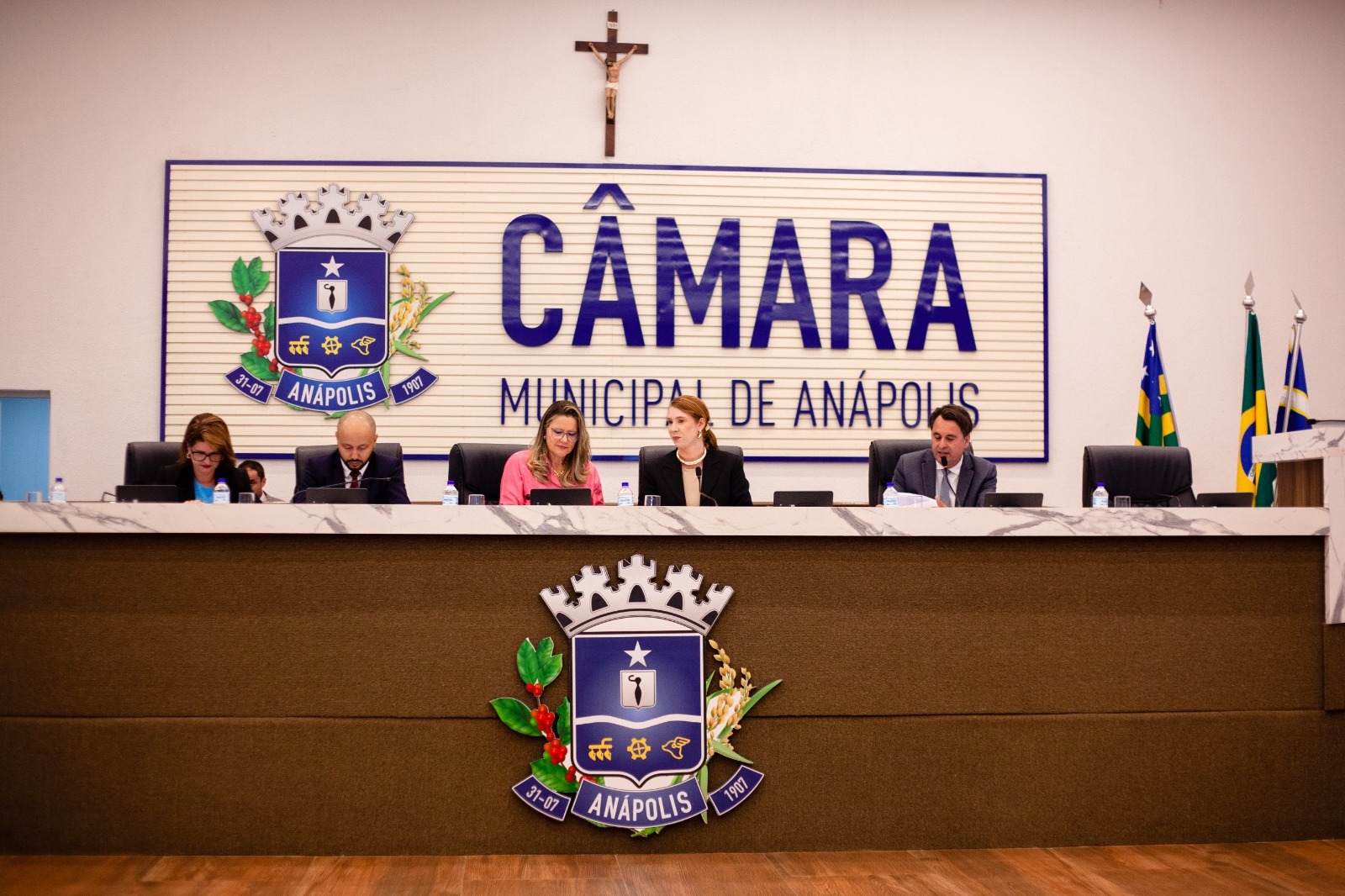 Burnout Câmara de Anápolis aprova reajuste dos salários de servidores e professores; veja quanto concurso
