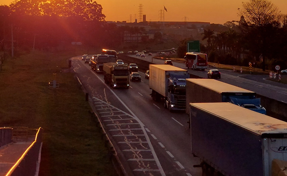 Governo anuncia medidas para evitar greve de caminhoneiros, mas categoria ainda avalia paralisação
