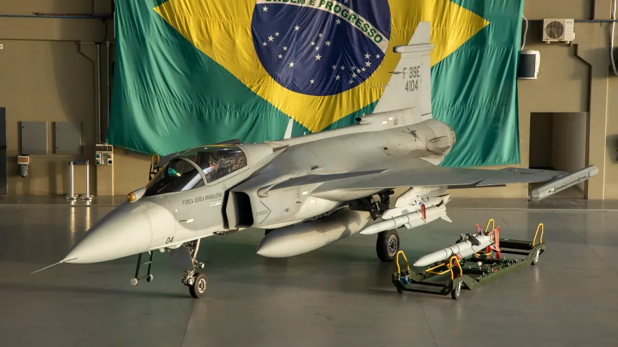 Gripen brasileiro chega e reforça papel histórico de Anápolis na defesa aérea do país Brasil