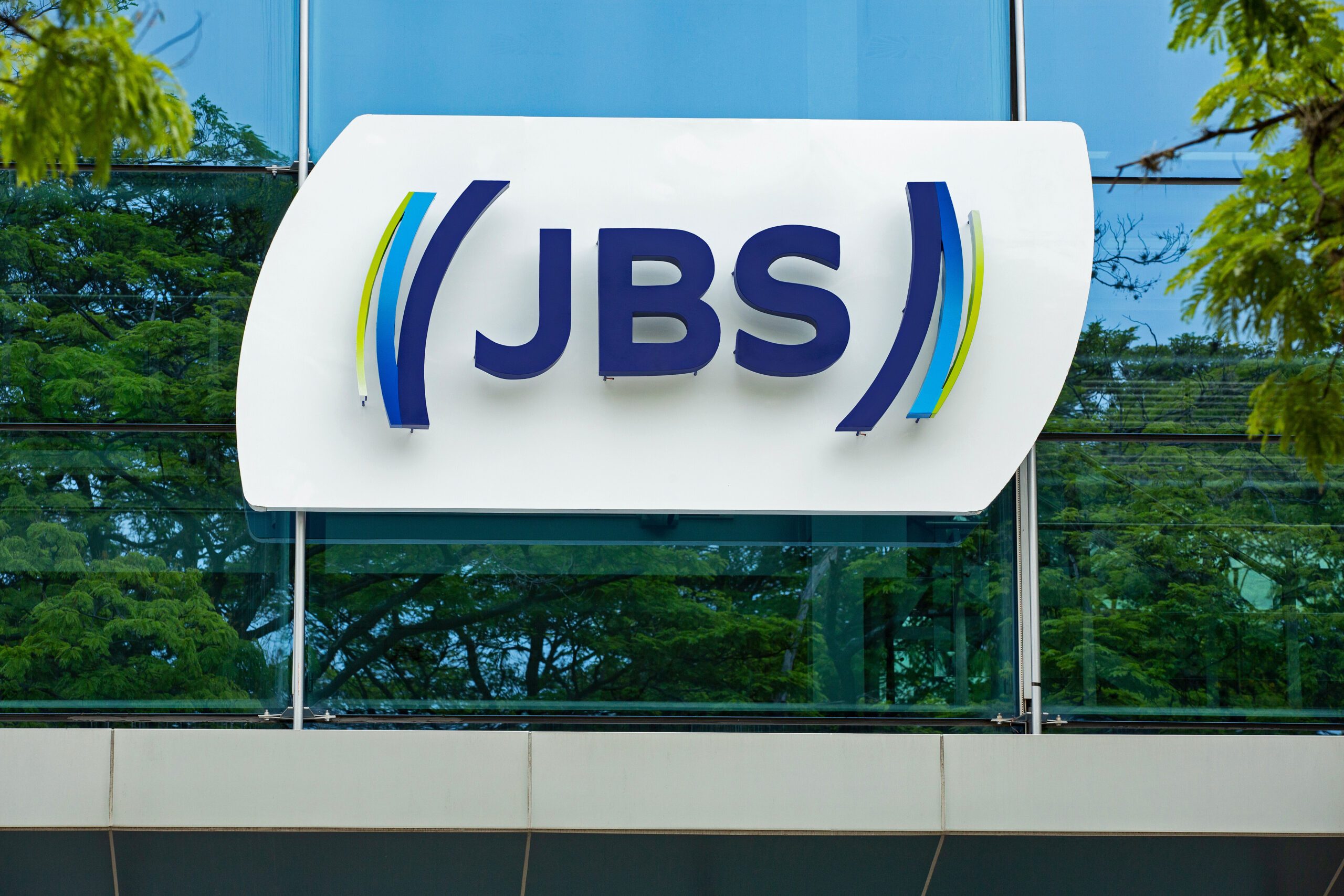 JBS registra receita recorde em 2025 e reforça presença econômica em Goiás