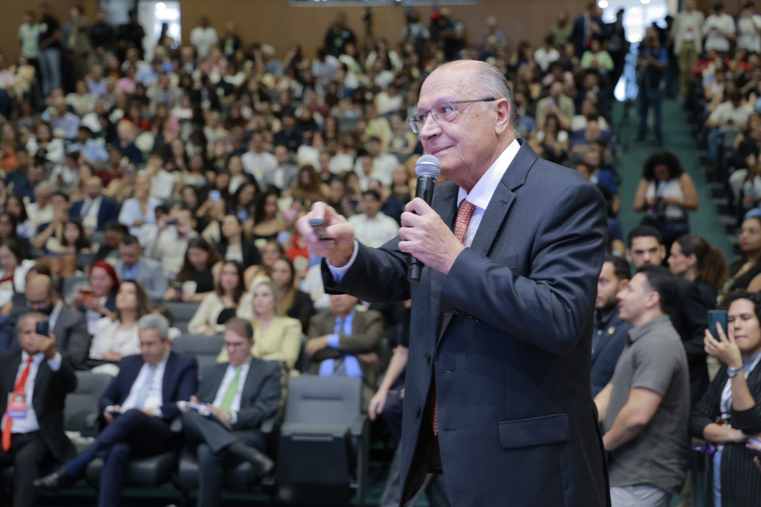Geraldo Alckmin palestra em evento na Alego
