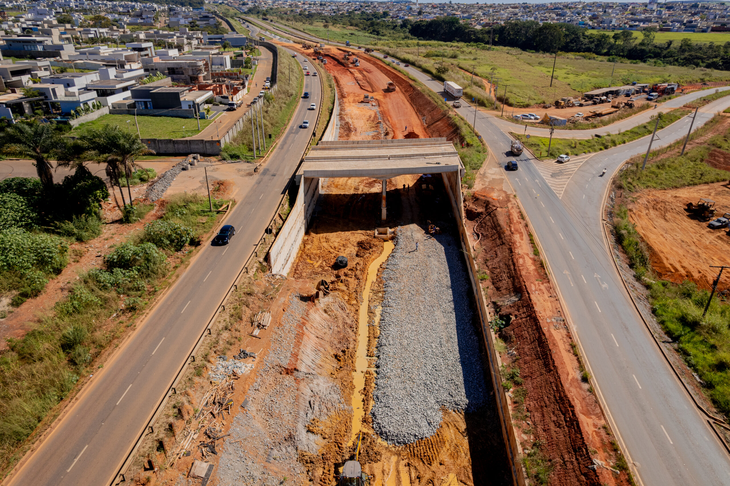 Viaduto do Recanto do Sol em Anápolis acumula atrasos e gestão municipal promete nova entrega após três anos de obra
