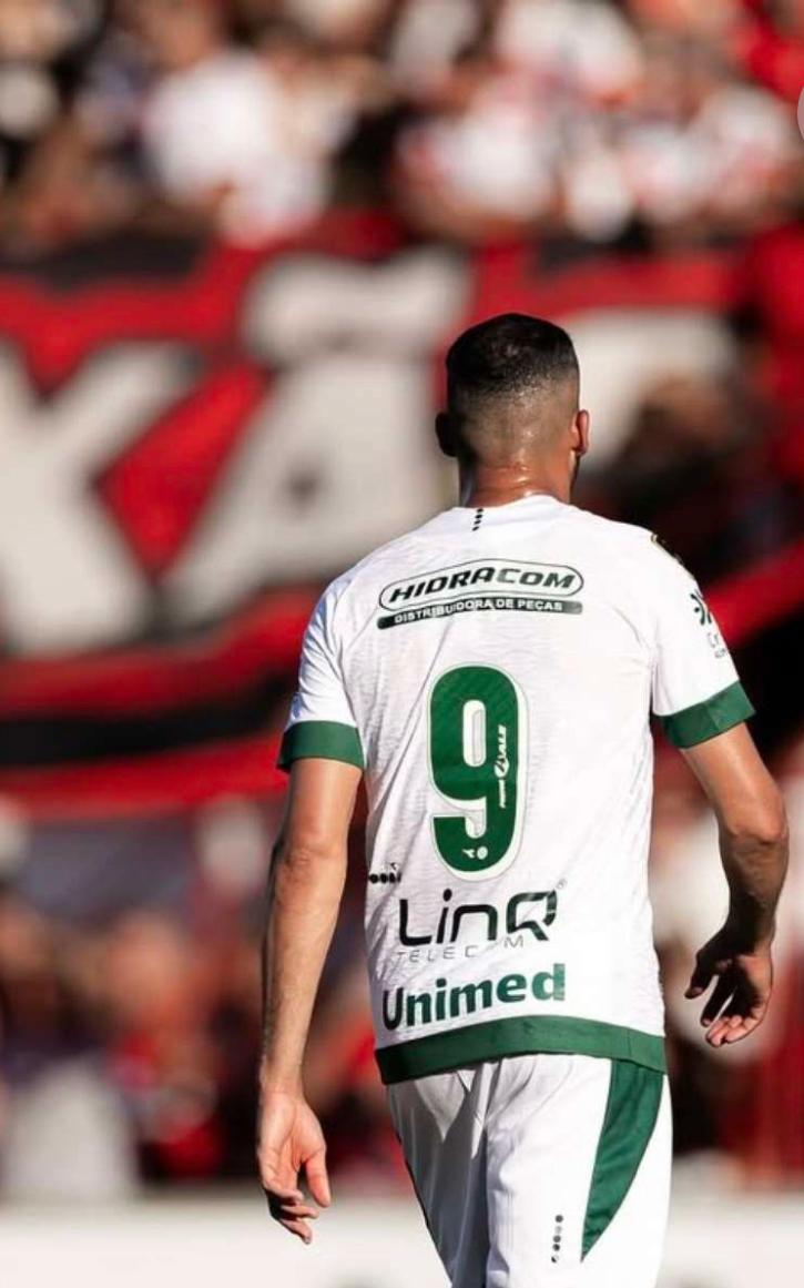 Anselmo Ramon, autor dos dois gols do Goiás contra o Atlético
