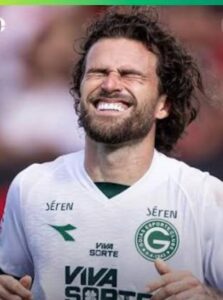 Lucas Lima, maestro no meio de campo do Goiás