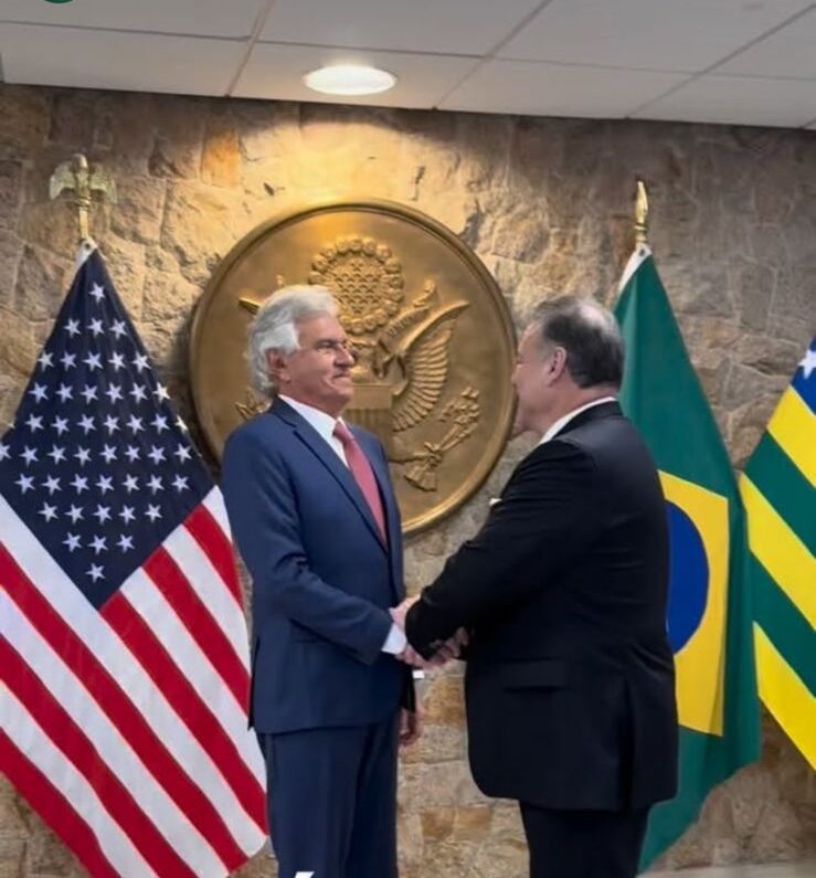 O documento foi assinado com a presença do encarregado de negócios da embaixada americana, Gabriel Escobar, que representou o governo dos Estados Unidos