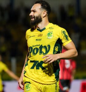 Edson Carioca fica no Mirassol até o final do ano